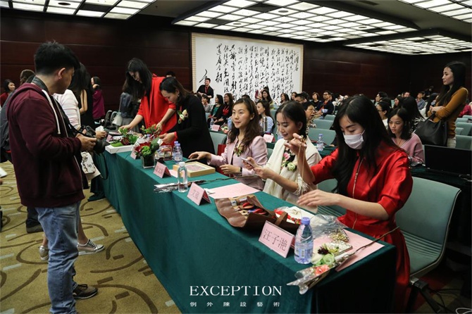 “十雅”魅力綻放，你們注意到女神手上的藍(lán)色錦魚了嗎？-別墅設(shè)計,軟裝設(shè)計,室內(nèi)設(shè)計,豪宅設(shè)計,深圳例外軟裝設(shè)計公司